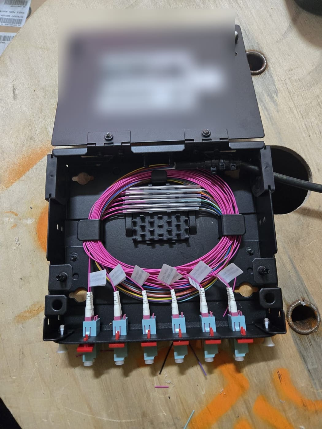 OM4 fibre link spliced and terminated for an industrial unit